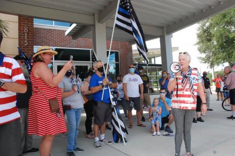 Former Mayor Linda Kuhn (right), who organized the Back the Blue event, speaks to the crowd on Saturday. Kuhn previously worked in law enforcement. 